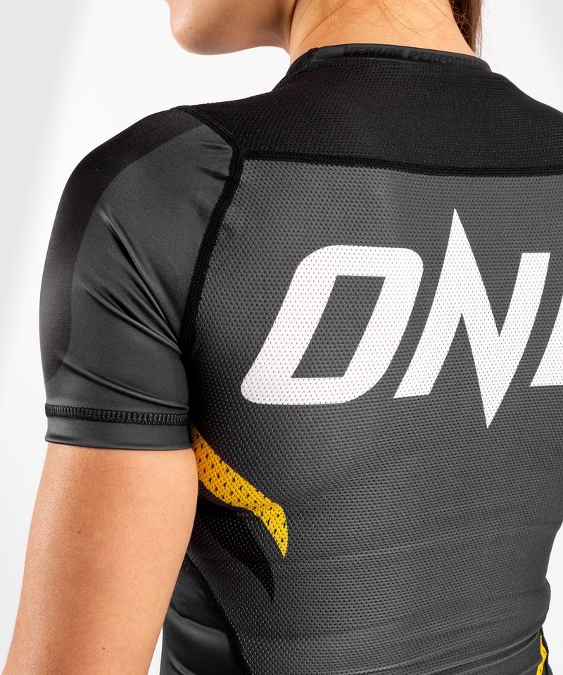 Venum Venum ONE FC IMPACT Rashguard S/S Dames Grijs Geel