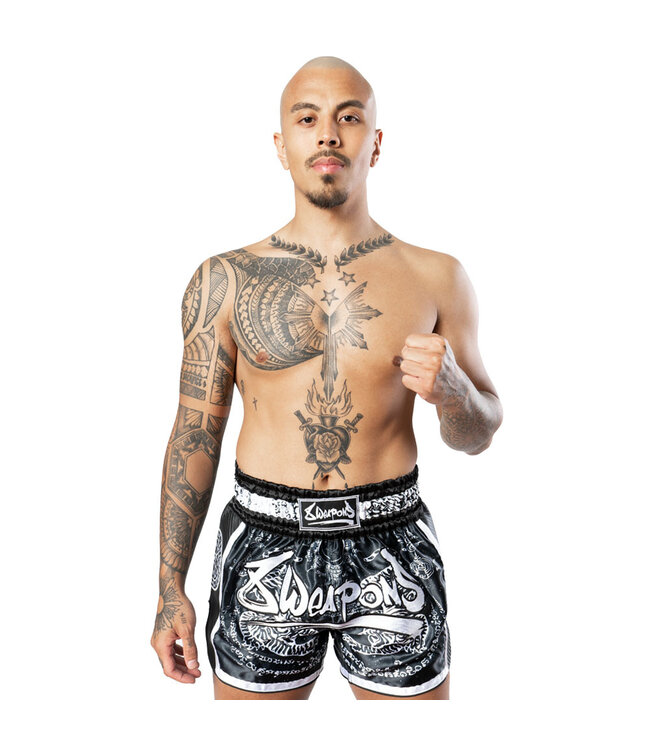 8 Weapons Muay Thai Short Carbon Sak Yant Tigers Zwart
