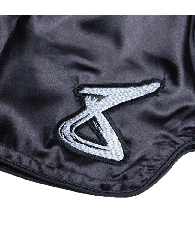 8 WEAPONS Strike Muay Thai Kickboxing Shorts Schwarz Weiss