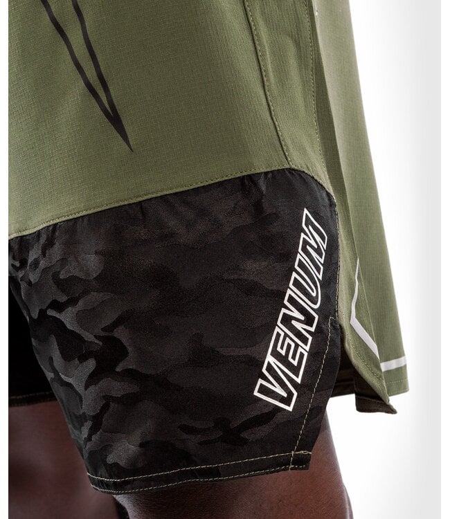 Venum Light 4.0 Fight Shorts Khaki Zilver Venum Fightwear