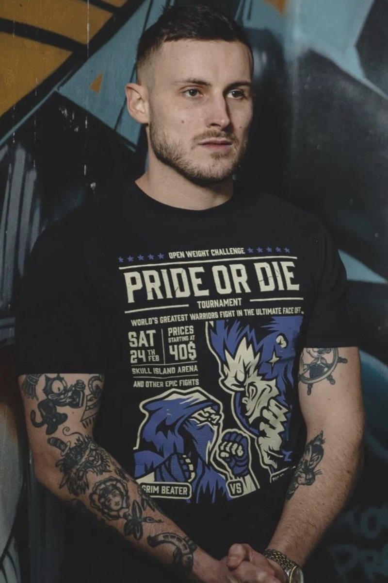 Pride or Die PRiDEorDiE Versus T Shirt Zwart