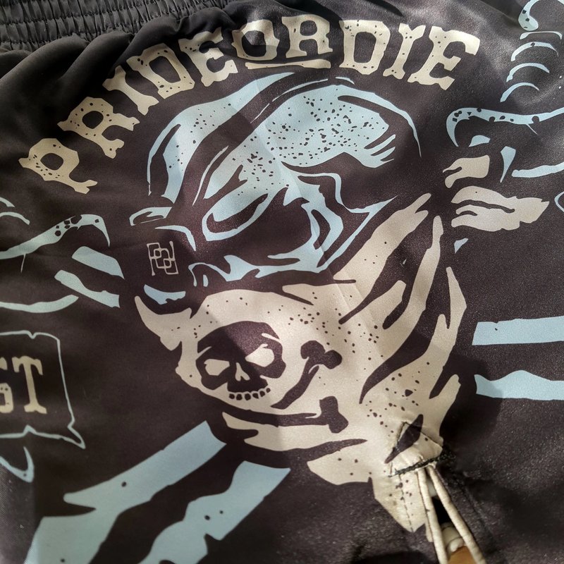 Pride or Die Pride or Die Pirate Fight Shorts Zwart Vechtsportbroek