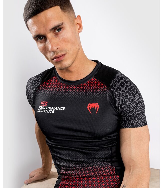 UFC x VENUM Performance Institute S/S Rash Guard Zwart Rood