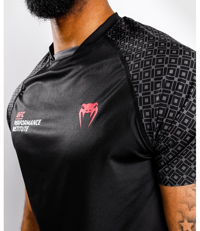 UFC x VENUM Performance Institute Dry Tech T-Shirt Zwart Rood