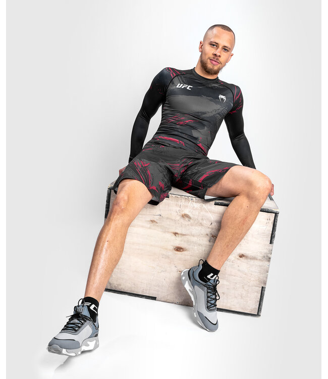 UFC Venum Authentic Fight Week 2.0 Performance L/S Rashguard Schwarz Rot