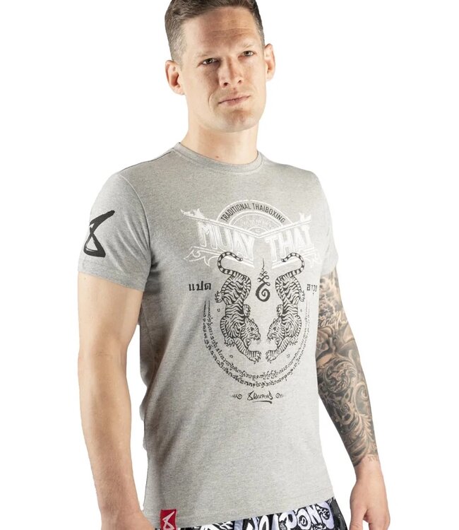 8 Weapons T-Shirt Sak Yant Tigers Grau Weiß