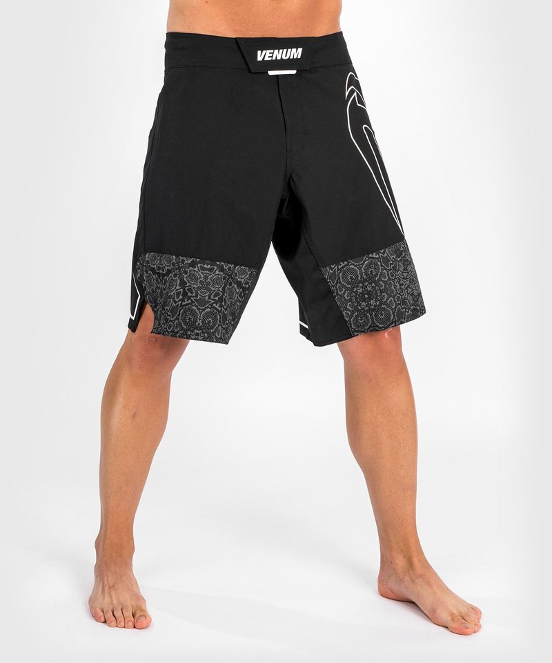 Venum Venum Fightshorts Light 4.0 Schwarz Weiß