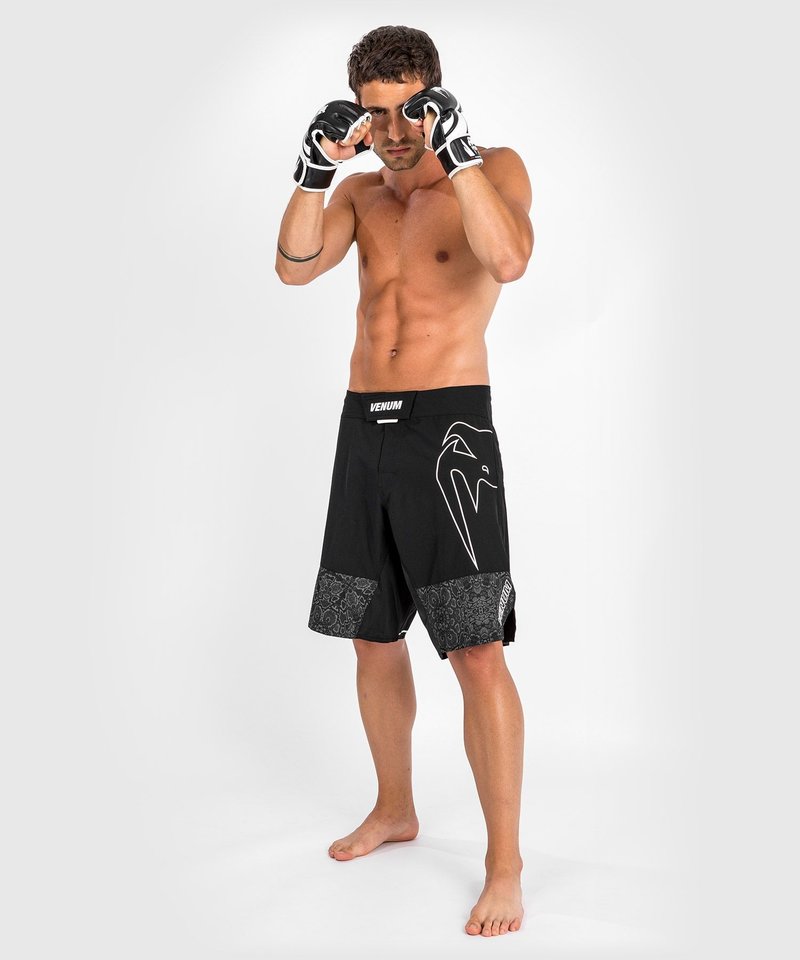 Venum Venum Fightshorts Light 4.0 Schwarz Weiß