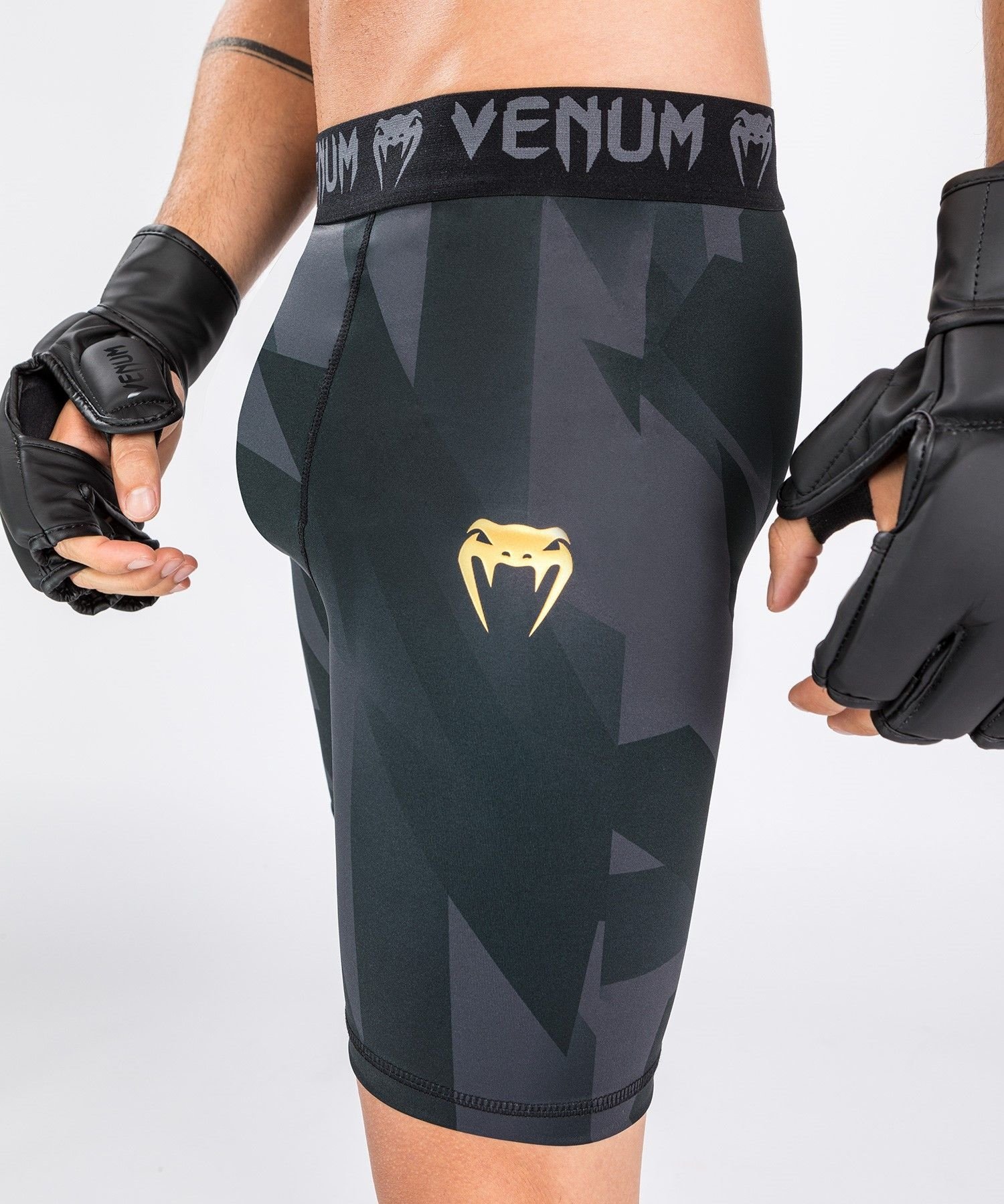 Short De Training Venum Homme  Short d'Entraînement Venum Razor - Noir/Or  - Carre Dazur