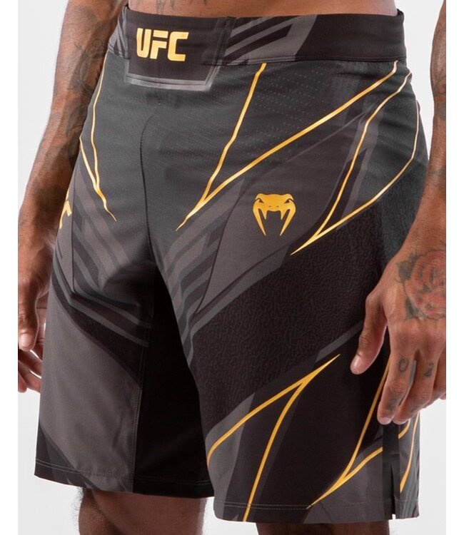 UFC Venum Authentic Fight Night Herren Shorts Long Fit Champion