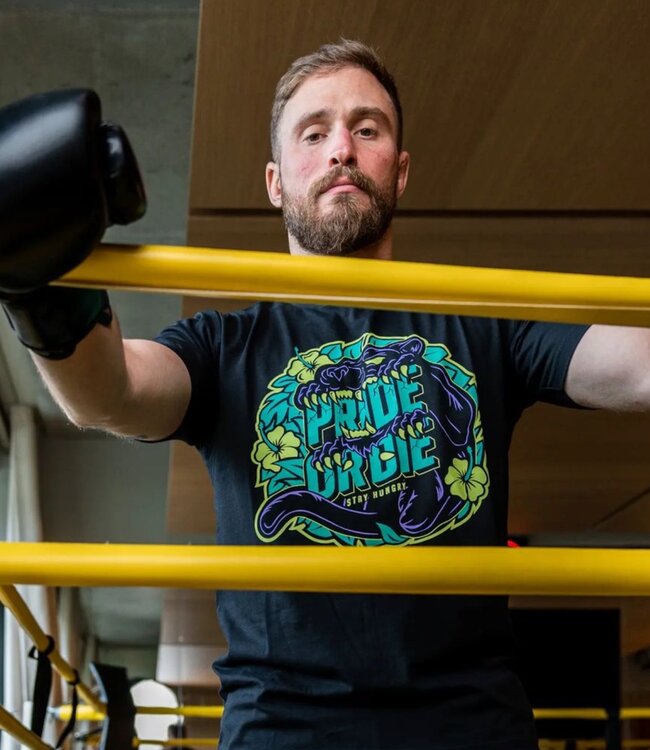 PRIDE or Die Katoenen T-Shirt Stay Hungry Zwart