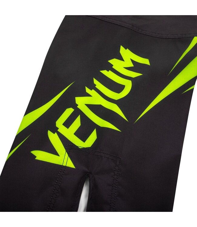 Venum Challenger Fightshort Zwart Neo Geel