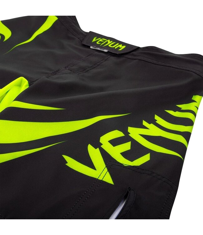 Venum Challenger Fightshort Zwart Neo Geel
