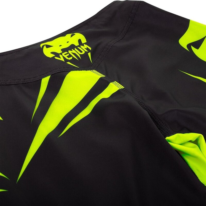 Venum Challenger Fightshorts Black Neo Yellow - FIGHTWEAR Venum Challenger Fightshorts Black Neo Yellow - FIGHTWEAR