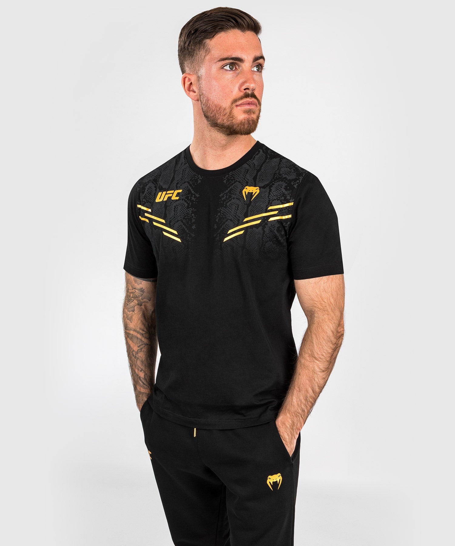 UFC venum champion Tシャツ UFC Fusion by Venum Men's Replica Short Sleeve T-Shirt