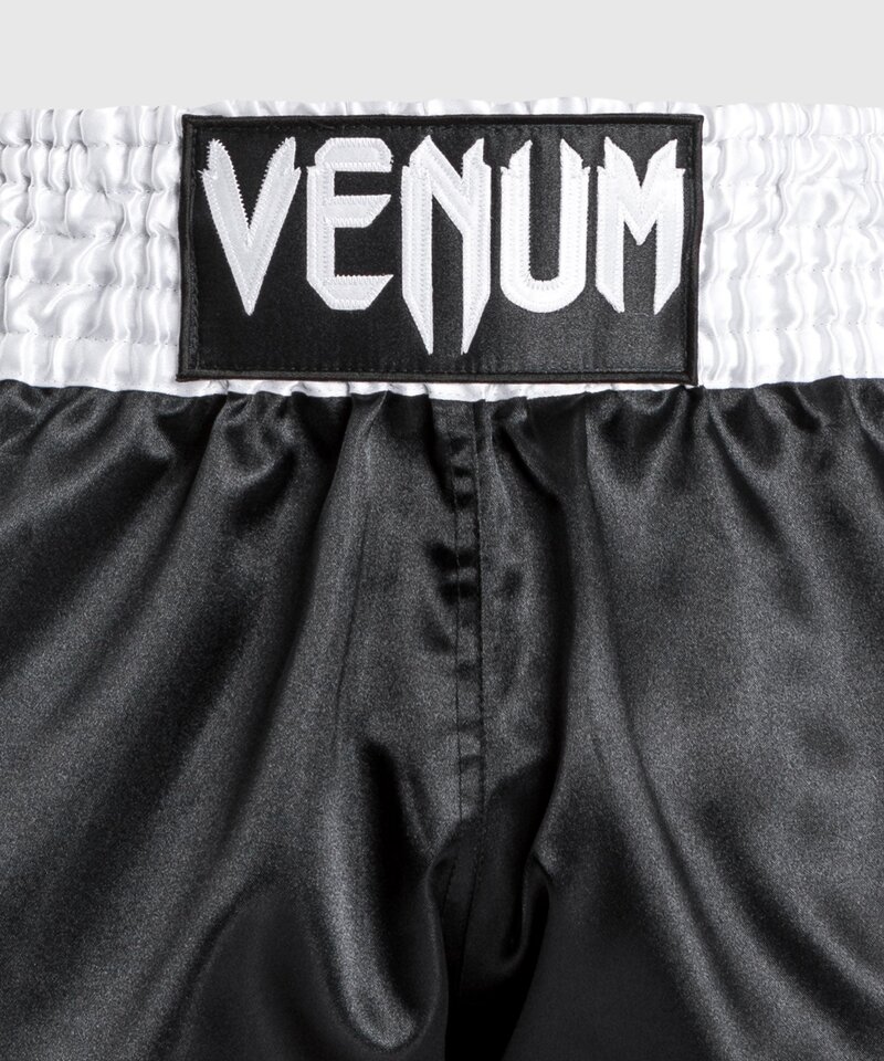 Venum Venum Classic Muay Thai Shorts Kickboks Broekjes Wit Zwart