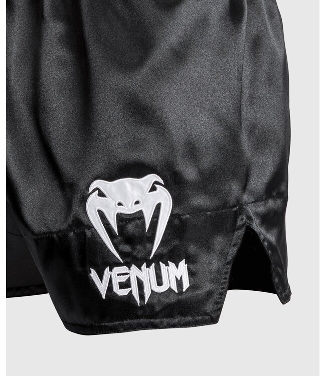Venum Classic Muay Thai Shorts Kickboks Broekjes Wit Zwart