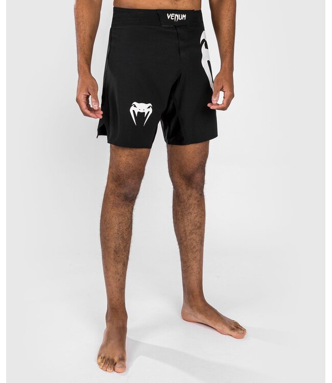Venum Light 5.0 Fightshorts Schwarz Weiß