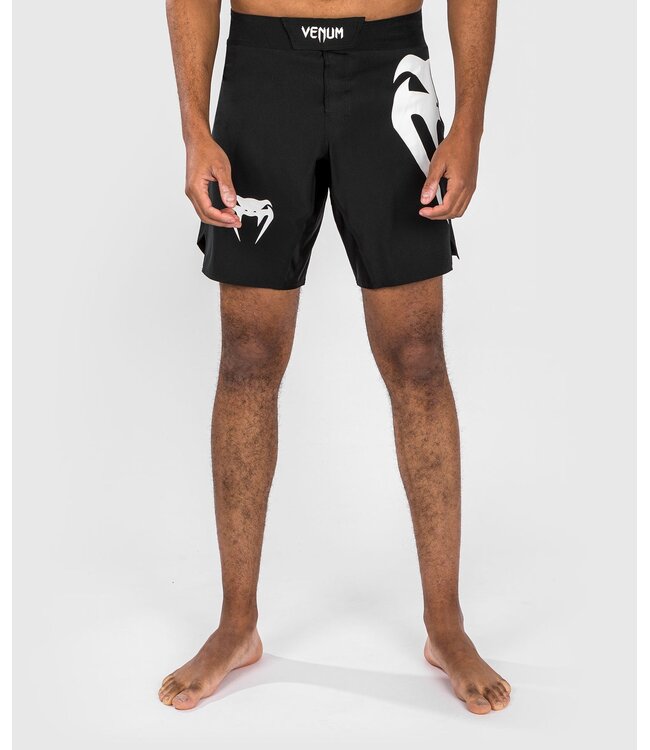 Venum Light 5.0 Fightshorts Schwarz Weiß