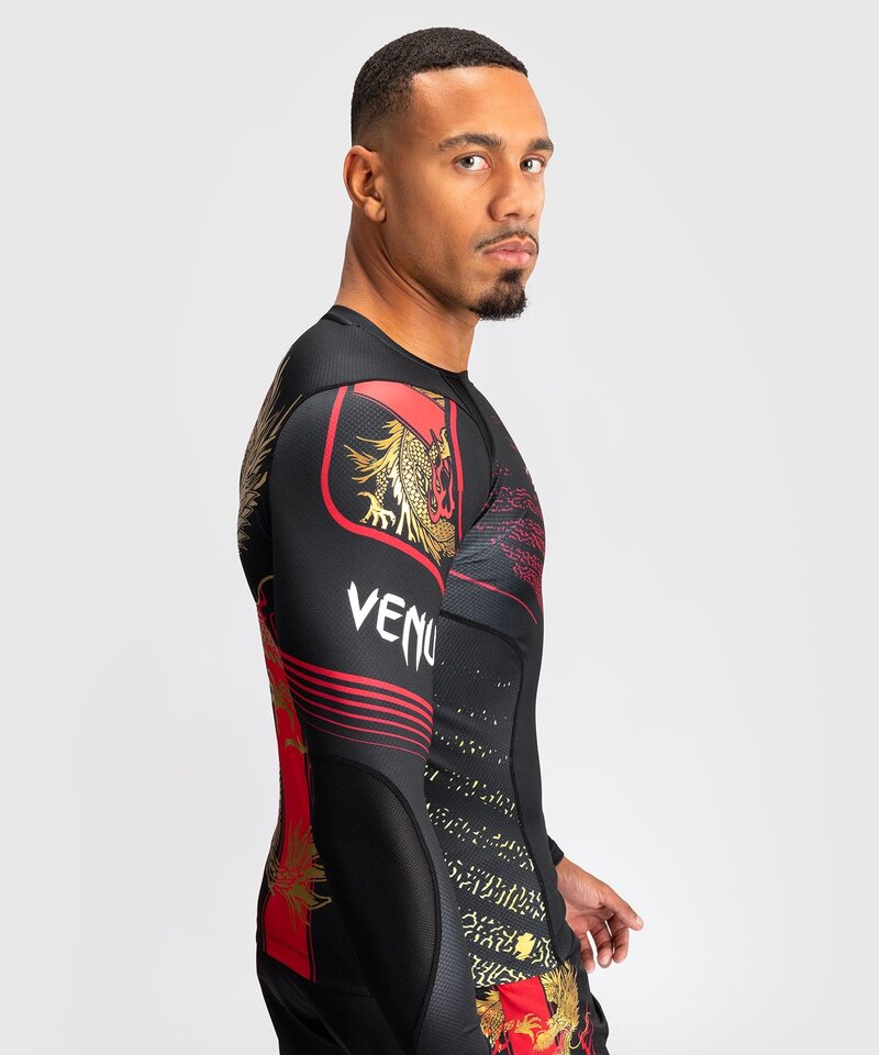 Venum Venum x Tekken 8 Marshall Law Rashguard L/A Schwarz Rot Gold