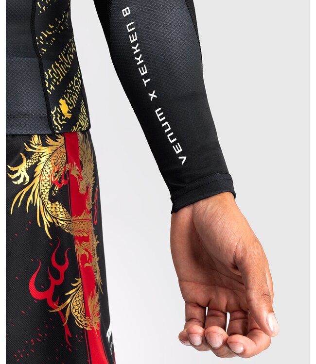 Venum x Tekken 8 Marshall Law Rashguard L/S Zwart Rood Goud