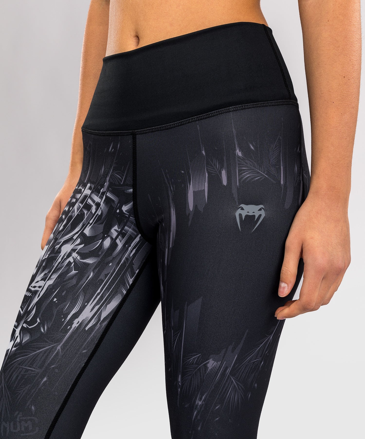 Venum Venum Tiger Women's Sports Leggings Black Silver