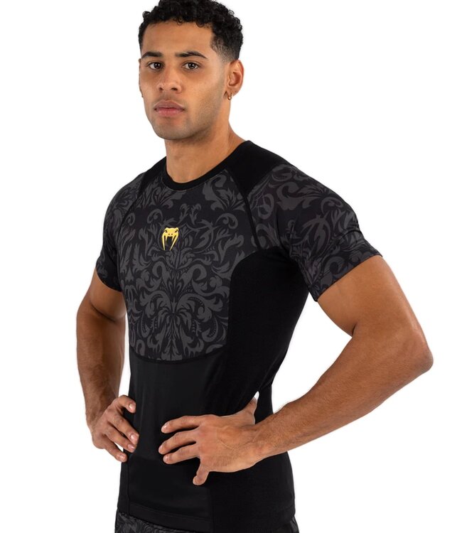 Venum Venum x Ilia Topuria Unmatched Rashguard Zwart Goud