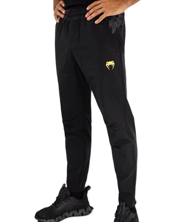 Venum x Ilia Topuria Unmatched Jogginghose Schwarz Gold
