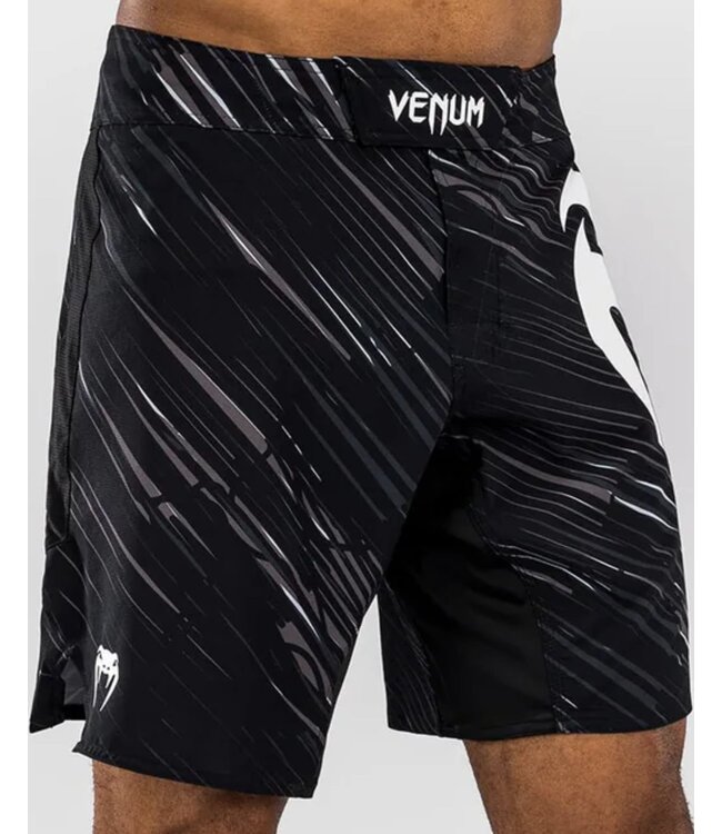 Venum Light 5.0 Rapid Fightshorts Black