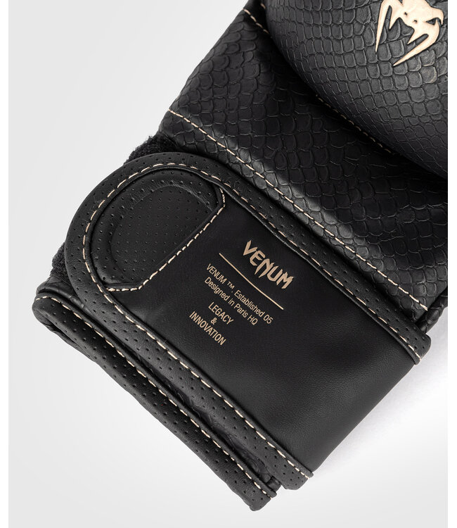 Venum Impact Evo Scales MMA Sparring Handschuhe Schwarz