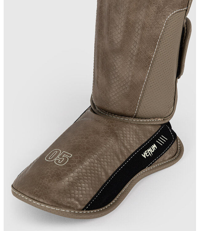 Venum Impact Evo Scales Muay Thai Schienbeinschoner Braun