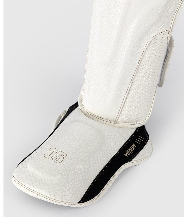 Venum Impact Evo Scales Muay Thai Scheenbeschermers Ivory