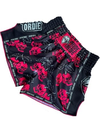 Pride or Die PRIDEorDiE Cherry Choke Muay Thai Shorts Zwart Rood