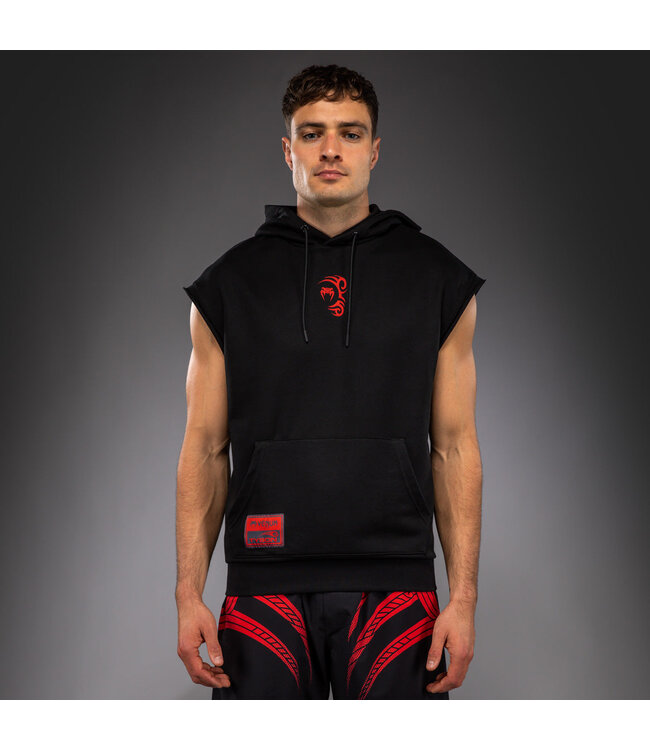 Venum x Mike Tyson Tiger Sleeveless Hoodie – Tiefschwarz/Intensivrot für Boxen, Kickboxen & Fitness