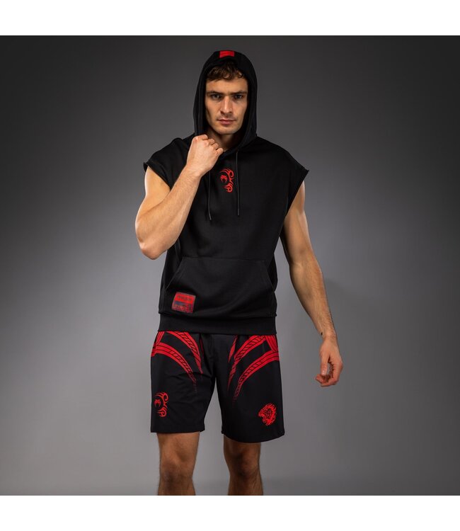 Venum x Mike Tyson Tiger Sleeveless Hoodie – Tiefschwarz/Intensivrot für Boxen, Kickboxen & Fitness