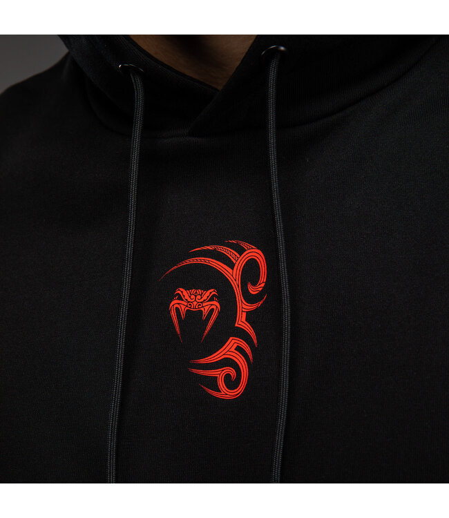 Venum x Mike Tyson Tiger Sleeveless Hoodie – Tiefschwarz/Intensivrot für Boxen, Kickboxen & Fitness