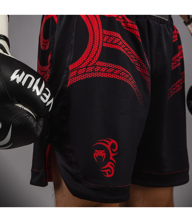 Venum x Mike Tyson Tiger Boksbroek – Diep Zwart / Intens Rood – Fight Fit voor Boksen