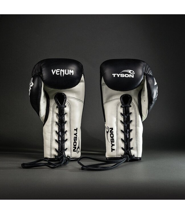 Venum Giant 2.0 Mike Tyson Pro Boxhandschuhe mit Schnürung – Tiefschwarz/Optisches Weiß