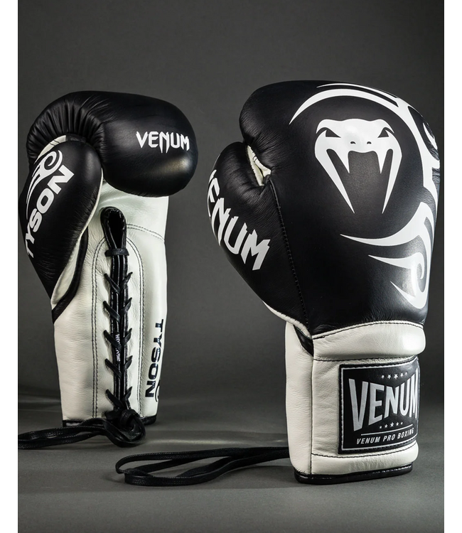 Venum Venum Giant 2.0 Mike Tyson Profi-Boxhandschuhe mit Schnürsenkeln, Tiefschwarz, Optisches Weiß