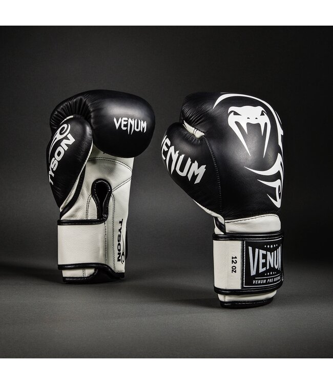 Venum Giant 2.0 Mike Tyson Profi-Boxhandschuhe Tiefschwarz Optisches Weiß