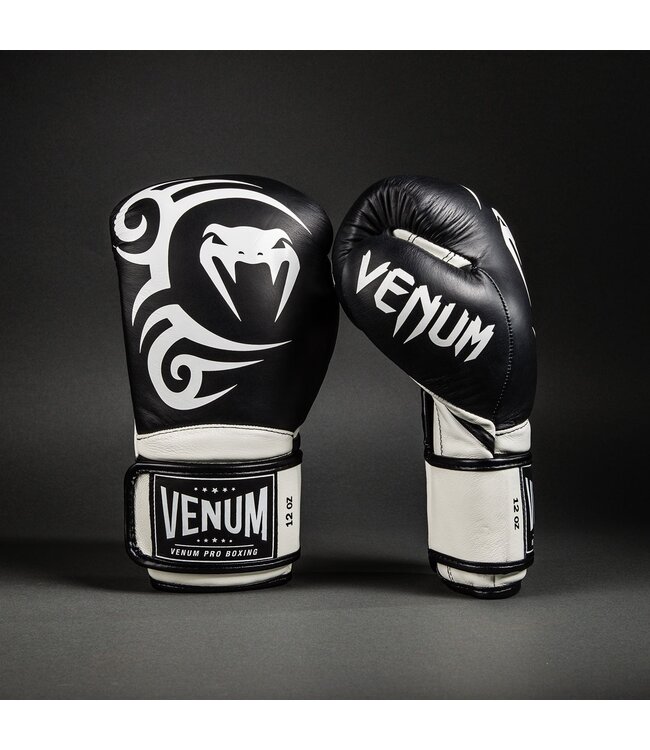 Venum Venum Giant 2.0 Mike Tyson Pro bokshandschoenen diepzwart optisch wit