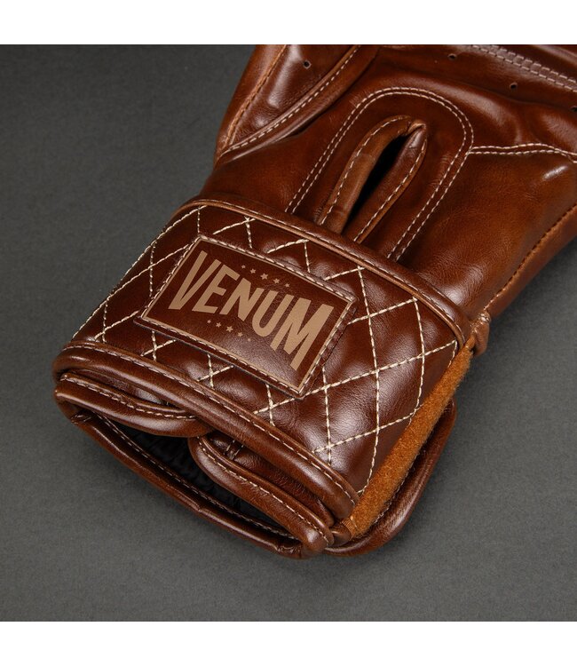 Venum Impact Classic Boxhandschuhe - Glänzendes Havanna