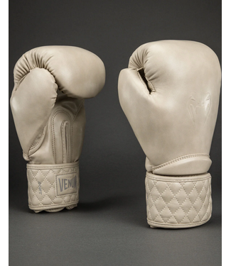 Venum Venum Impact Classic Boxing Gloves - Classic Style