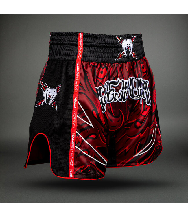 Venum Wolf Atak Muay Thai Shorts – Schwarz/Rot | Muay‑Thai & Kickbox Shorts