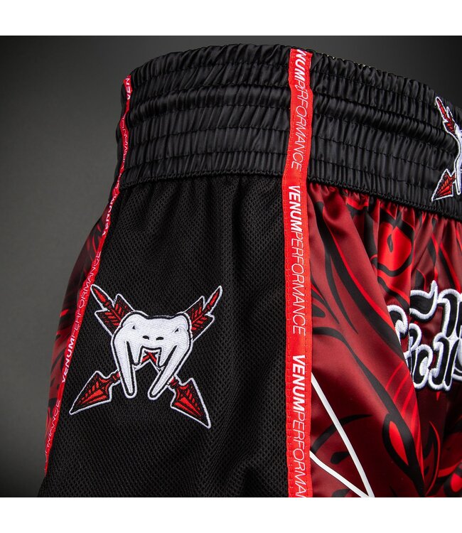 Venum Wolf Atak Muay Thai Short – Zwart/Rood | Muay Thai & Kickboks Short