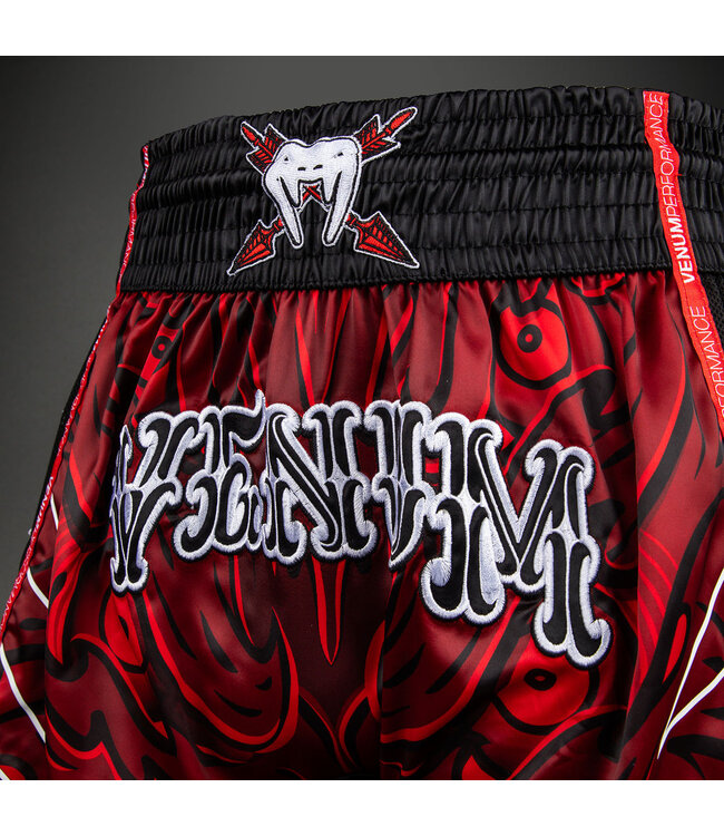 Venum Wolf Atak Muay Thai Short – Zwart/Rood | Muay Thai & Kickboks Short