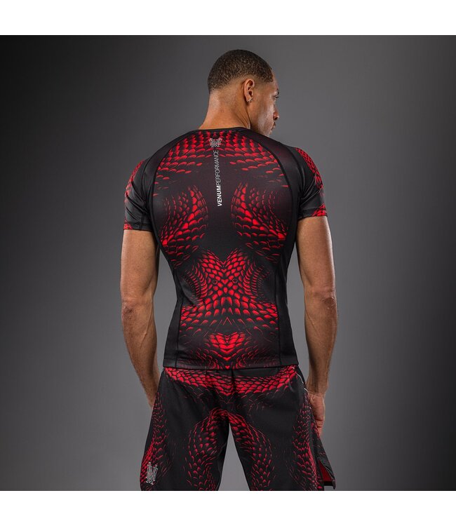 Venum Matupa Rashguard – Schwarz/Rot/Silber | Hochwertiges Kompressionsshirt für MMA, Grappling & Kickboxen