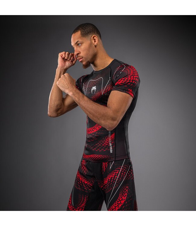 Venum Matupa Rashguard – Zwart/Rood/Zilver | Premium compressietop voor MMA, Grappling & Kickboksen
