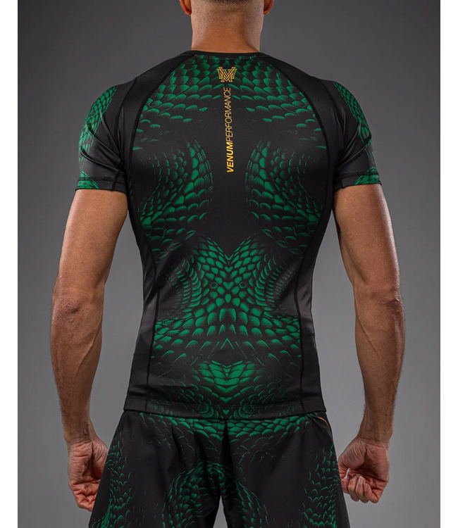 Venum Matupa Rashguard – Zwart/Groen/Goud | Premium compressietop voor MMA, Grappling & Kickboksen