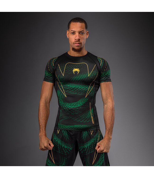 Venum Matupa Rashguard – Zwart/Groen/Goud | Premium compressietop voor MMA, Grappling & Kickboksen